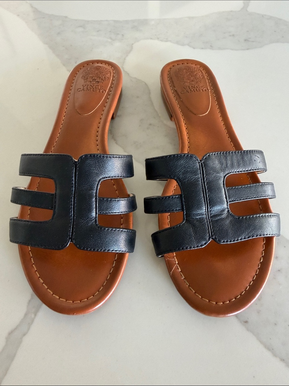 Vince Camuto Graciela Black Leather Slide Sandals with Brown Footbed. Women’s 8
